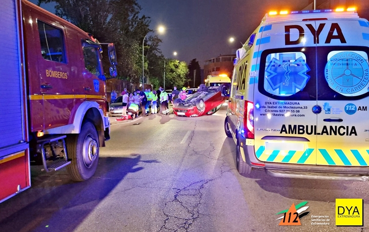 Vuelco de un vehículo en Cáceres