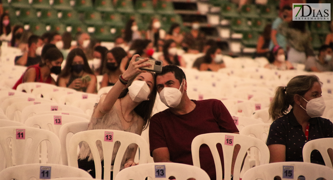 Imágenes del Alcazaba Festival en el concierto de Taburete e Íñigo Merino