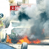 Sale ardiendo un vehículo en el Polígono El Nevero (Badajoz)
