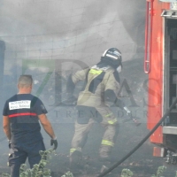 Bomberos de Badajoz intentan controlar un incendio declarado en la zona de &#39;Las Crispitas&#39;