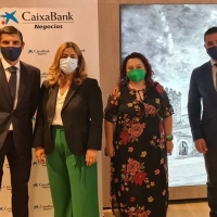 CaixaBank y AECA suscriben un acuerdo para apoyar a los comercios cacereños