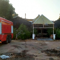 Bomberos del CPEI actúan durante horas para extinguir un incendio cercano a la capital autonómica