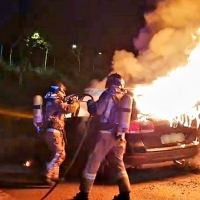 Calcinación de un vehículo esta madrugada en Badajoz