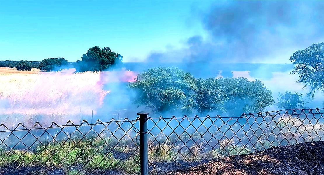 Incendio en una finca cercana a las casas aisladas de Gévora