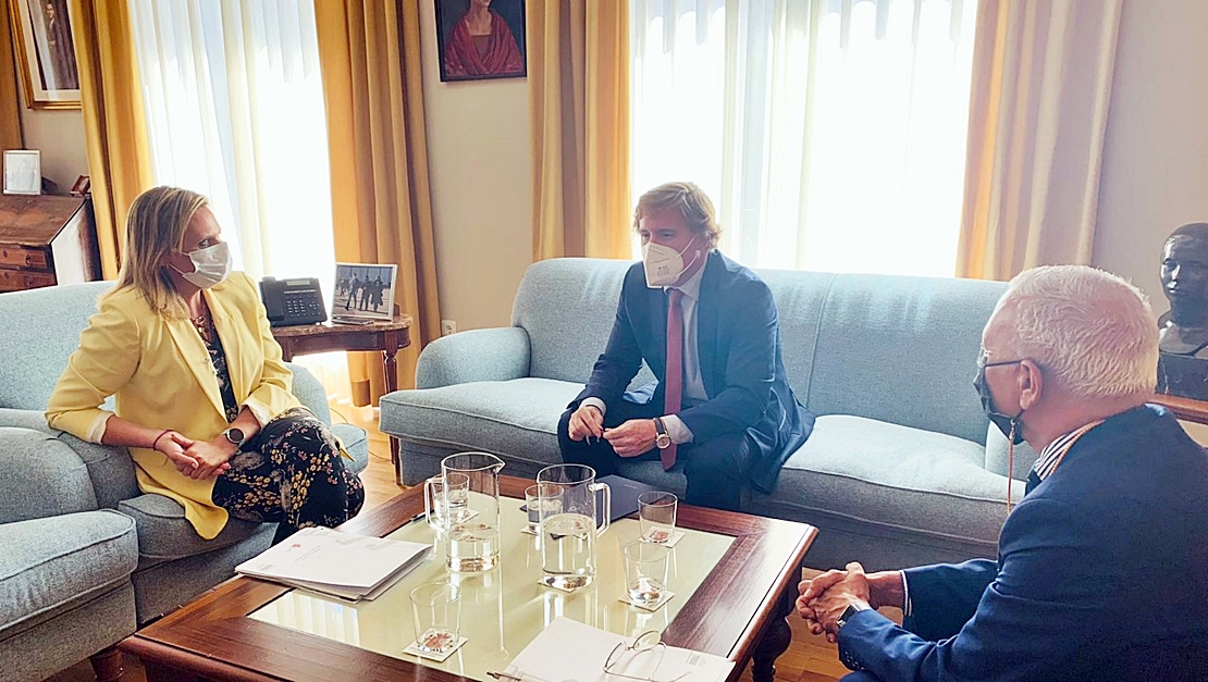 El nenúfar, aereopuerto e infraestructuras centran los temas de la reunión en Delegación