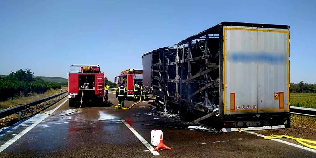 Segundo incidente del día en la Autovía A.5 con con un tráiler implicado