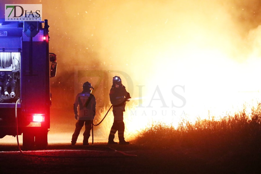 Imágenes del incendio en Las Vaguadas (Badajoz)