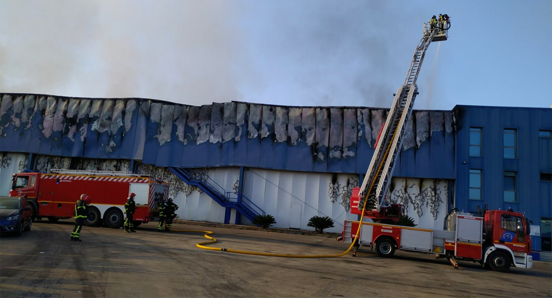 Así ha quedado la nave hortofrutícola tras el grave incendio