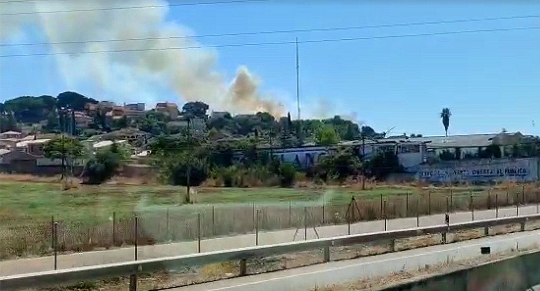 Susto en Badajoz por un incendio en Los Montitos