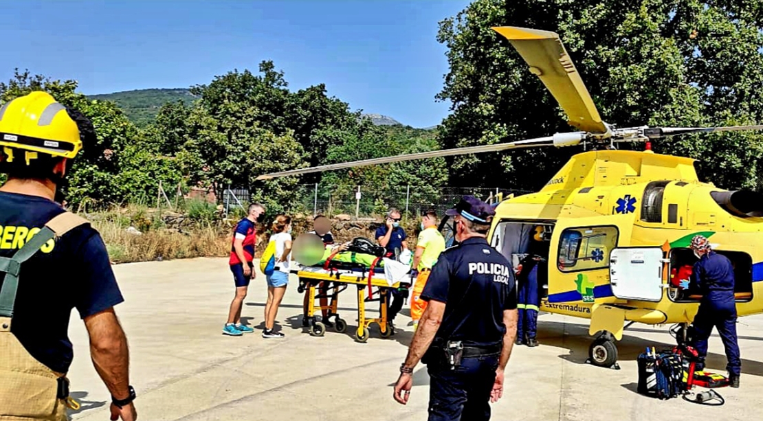 Bomberos del SEPEI rescatan a un hombre en Villanueva de la Vera