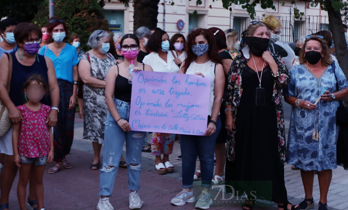 Badajoz reivindica los derechos de las mujeres afganas