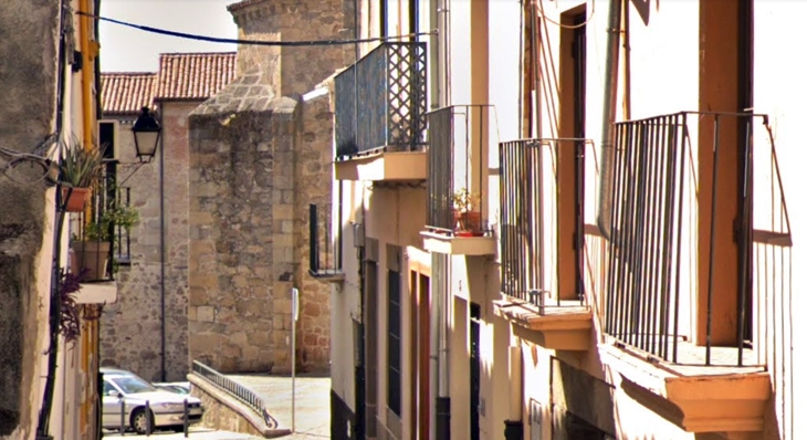 Detenidos por robar andamios de una vivienda en Plasencia