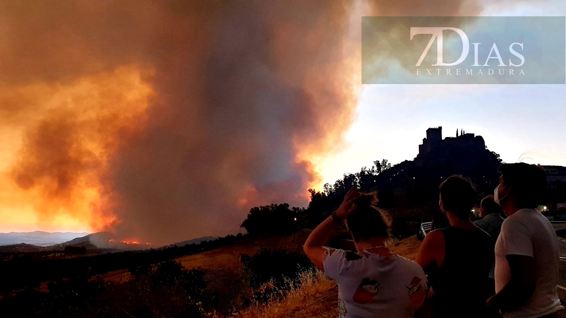 Grave incendio forestal cercano a Alburquerque