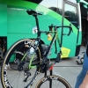 Los equipos de la Vuelta España que pernoctan en Badajoz preparan sus equipos para el Pico Villuercas