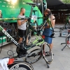 Los equipos de la Vuelta España que pernoctan en Badajoz preparan sus equipos para el Pico Villuercas