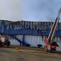 Así ha quedado la nave hortofrutícola tras el grave incendio