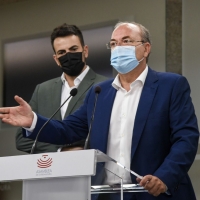 Monago a Vara: “Saque sus manos de las cámaras de comercio”
