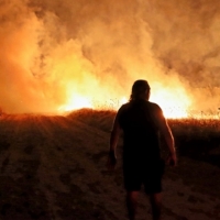 Grave incendio cercano a la pedanía pacense de Gévora