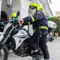 Así entregó la Policía Local de Mérida 750 euros extraviados a una ciudadana