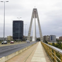 Sufre un trauma craneal tras ser atropellado en la rotonda del Puente Real (Badajoz)