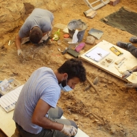 Aparecen restos de víctimas de la represión franquista en una fosa de un cementerio extremeño