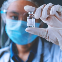 La FDA autoriza la tercera dosis de las vacunas contra el Covid para personas inmunodeprimidas