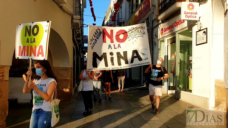Manifestación de los colectivos en Mérida en contra de las minas a cielo abierto
