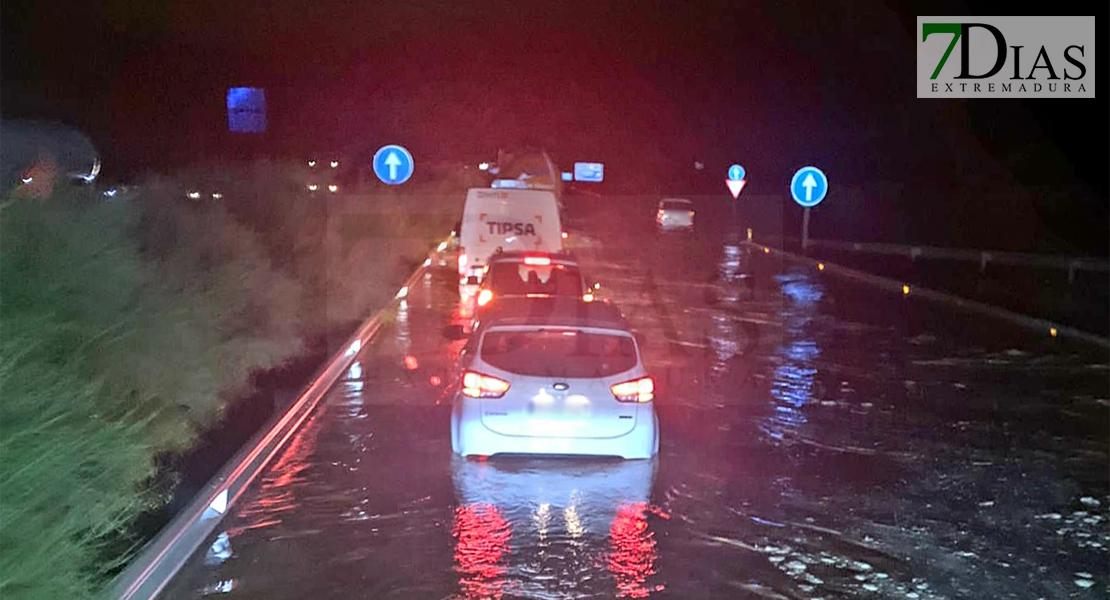 Inundaciones en varias carreteras de la provincia de Badajoz