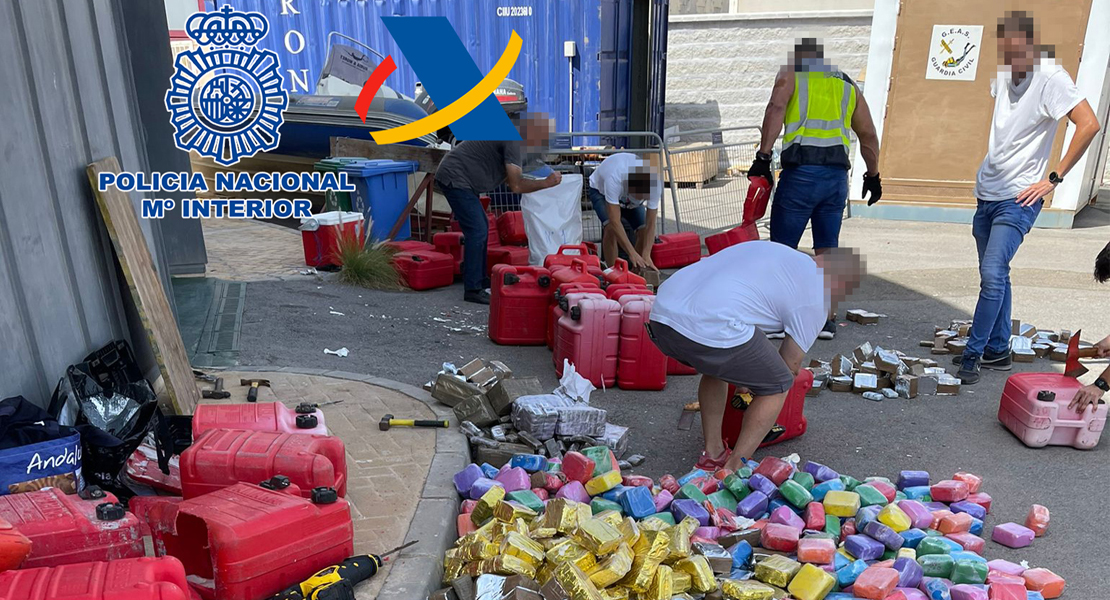 Interceptada una embarcación de recreo cargada de droga en Almería
