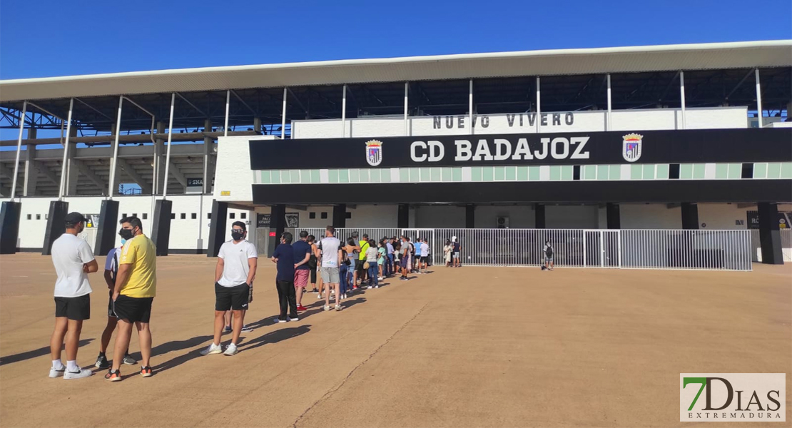 El club da una solución para quienes lleguen más tarde al CD. Badajoz - DUX