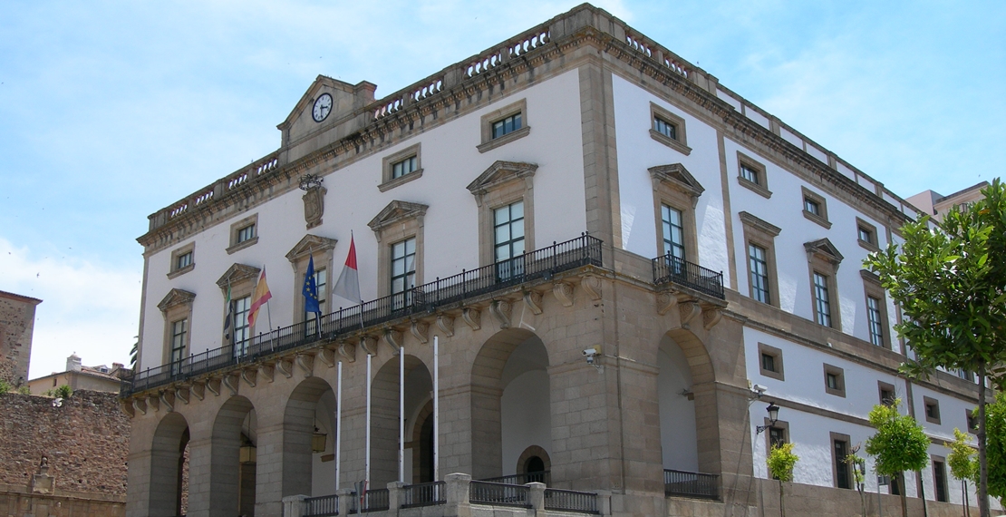 Sale a licitación el crédito del Ayuntamiento de Cáceres