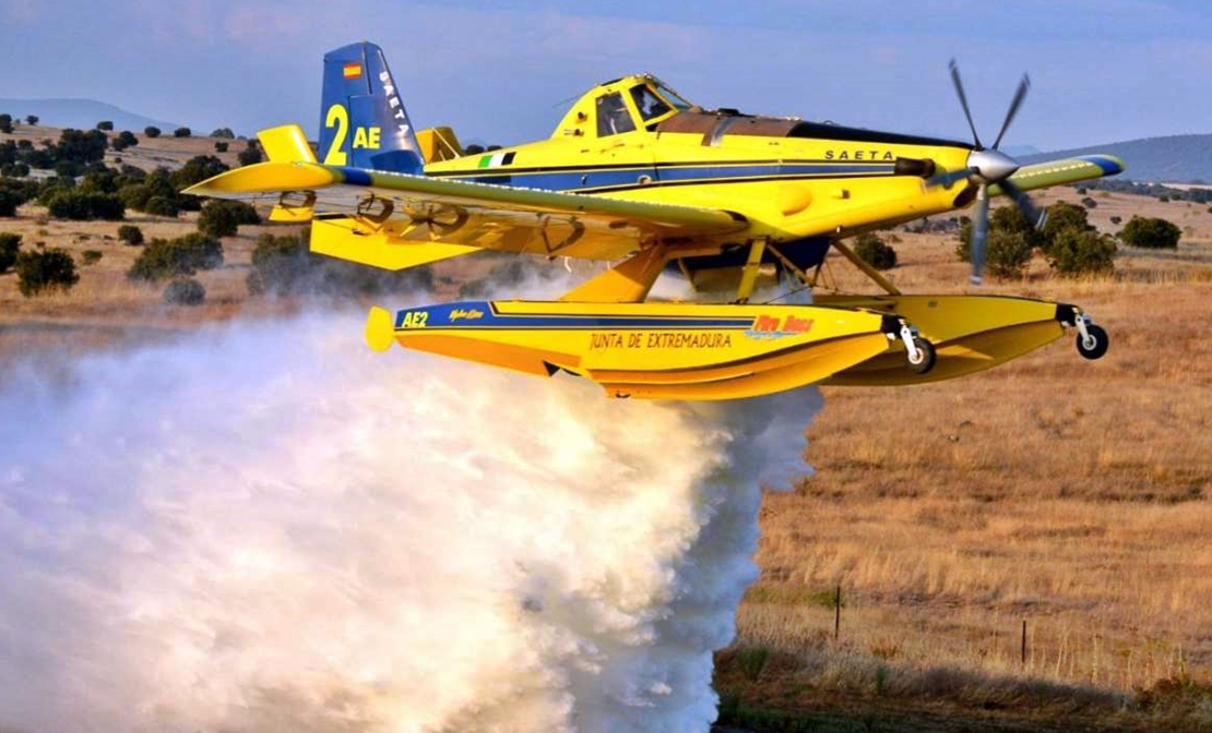 La Junta colabora en la extinción del incendio de Jubrique con dos aviones anfibios