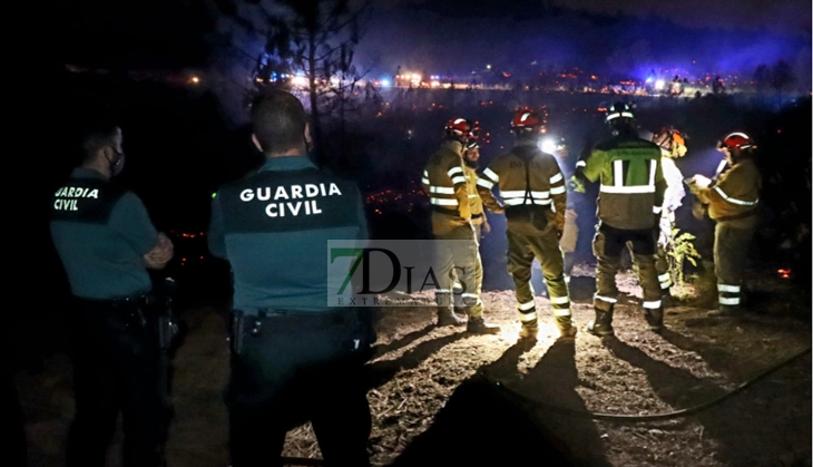 Portugal y España aúnan esfuerzos para extinguir un incendio forestal en la Codosera
