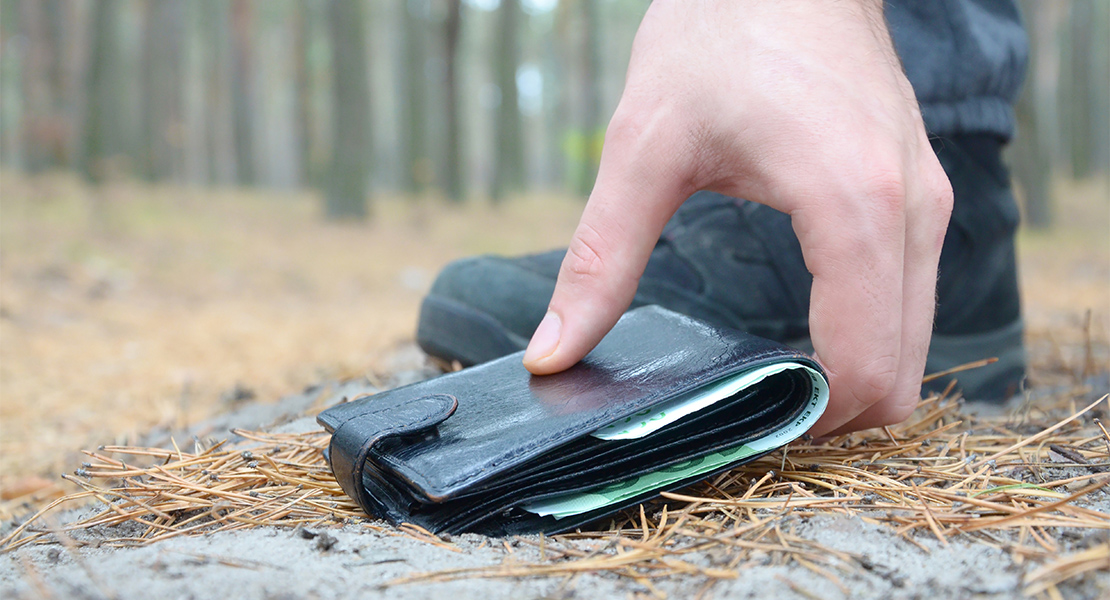 Puedes ir a la cárcel si te quedas dinero que encuentres por la calle