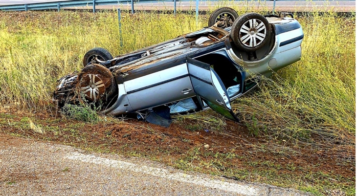 Varios menores tienen un accidente cerca de Mérida y se dan a la fuga