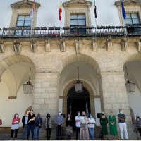 Minuto de silencio en Cáceres por los asesinatos de mujeres víctimas de violencia de género