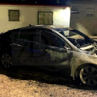 Un nuevo vehículo arde en las calles de Badajoz
