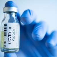 Sanidad vuelve a cambiar el criterio para repartir vacunas