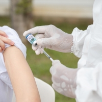 La eficacia de las vacunas de Pfizer y Modera decae a partir de los cuatro meses