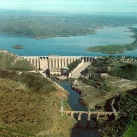 Iberdrola niega haber causado la aparición de conchas en el embalse de Alcántara