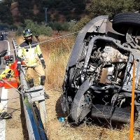 Queda atrapado tras un accidente en la carretera extremeña BA-124