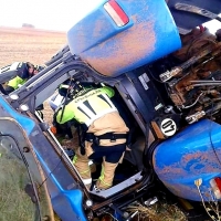 Bomberos del CPEI rescatan con vida a un hombre tras accidentarse en la BA-019