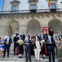 El Ayto. de Cáceres renueva su compromiso con Extremadura y recuerda a los fallecidos por Covid