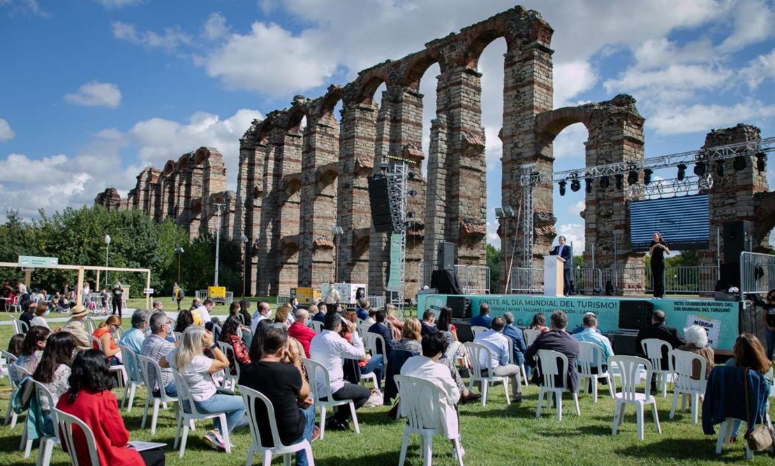 Vara dice que hay que apostar por un turismo accesible, sostenible y digital