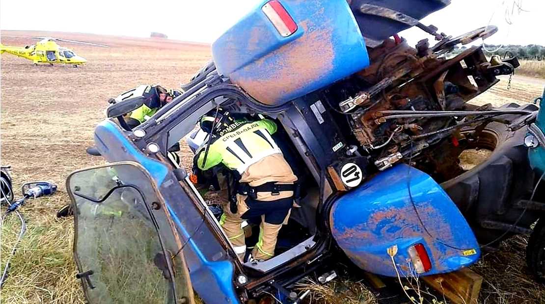 Bomberos del CPEI rescatan con vida a un hombre tras accidentarse en la BA-019