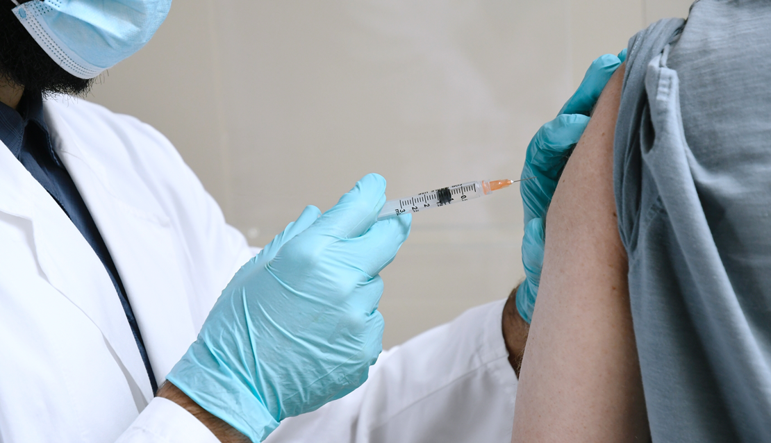 Extremadura recibe 10.000 dosis de vacunas para inocular a inmunodeprimidos