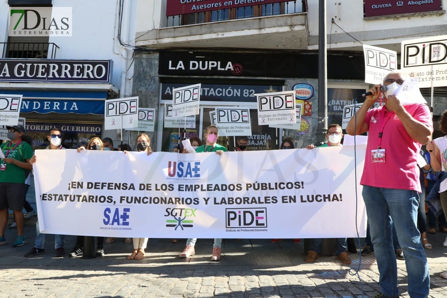 La Junta da la callada por respuesta en la concentración de los empleados públicos