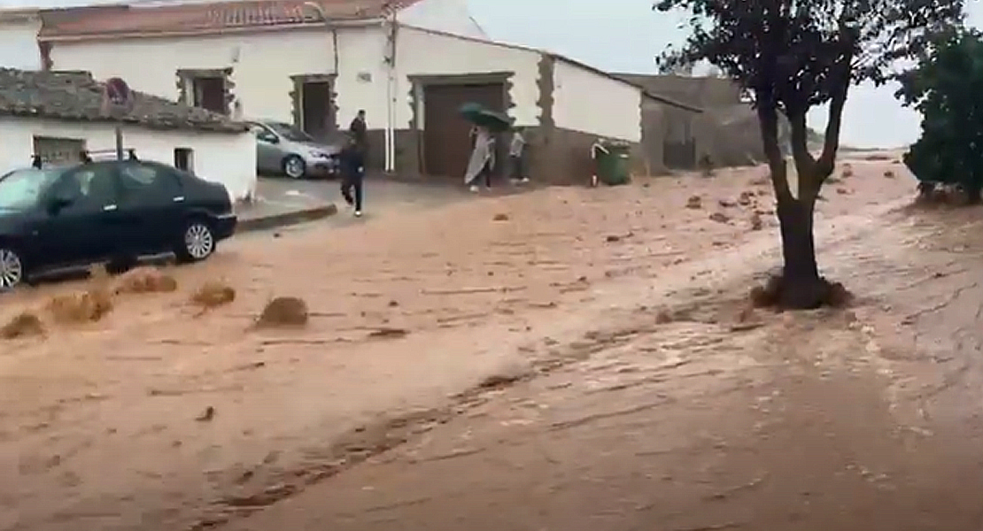 VÍDEO - La lluvia hace estragos en Almendral (Badajoz)