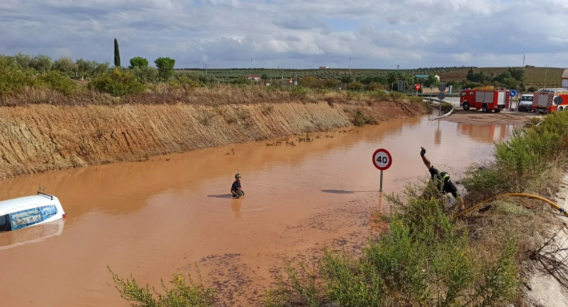 Bomberos del CPEI continúan trabajando en los pueblos afectados por las fuertes lluvias