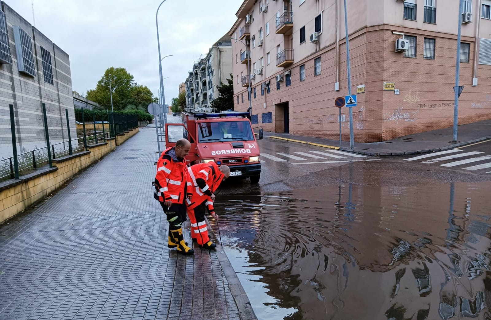 Los Bomberos de Badajoz realizan multitud de salidas tras las fuertes lluvias